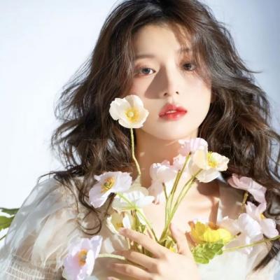 虽然我是白豚贵族，但因为我有前世的记忆，所以我在养育弱小的弟弟